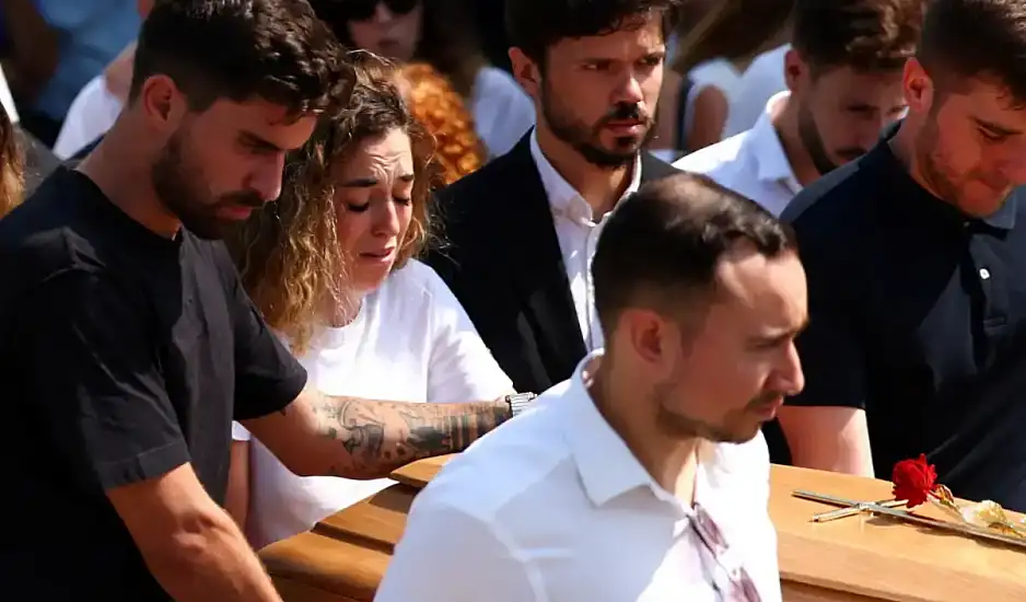 Κηδεία Ντιόγκο Ζότα: Ράγισαν καρδιές – Συντετριμμένοι η σύζυγος και οι συμπαίκτες του